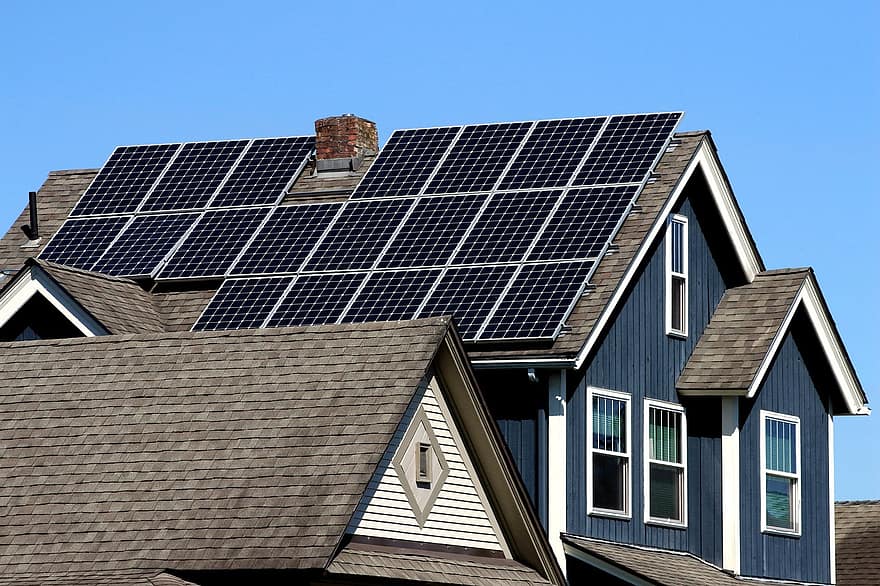 Dům, solární panely, střecha, solární panel, solární energie, paliva a energie, alternativní energie, exteriér budovy, elektřina, solární elektrárna, architektura