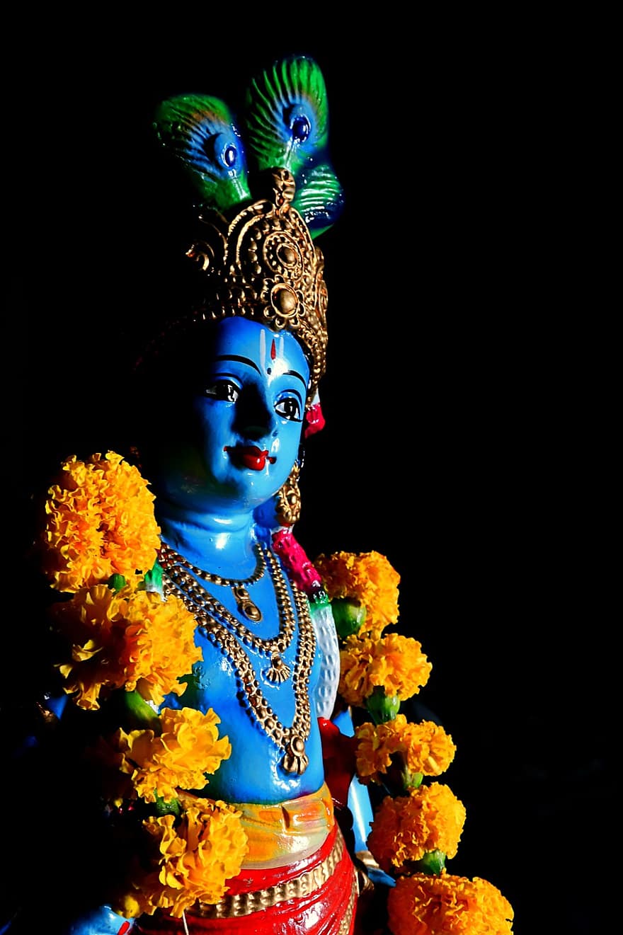 Vishu, Lord Krishna, Kerala, Vishukkani, Hinduismus, Indien, Kultur, Tradition, Ringelblume, Blume, Krishna-Idol