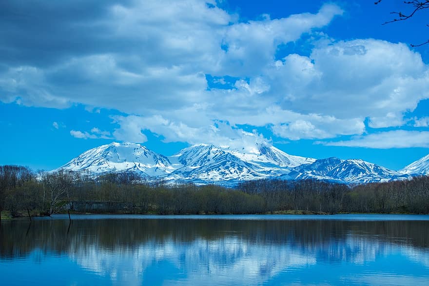 núi, núi lửa, Thiên nhiên, phong cảnh, kamchatka, rừng, hồ nước, du lịch, màu xanh da trời, Nước, đám mây