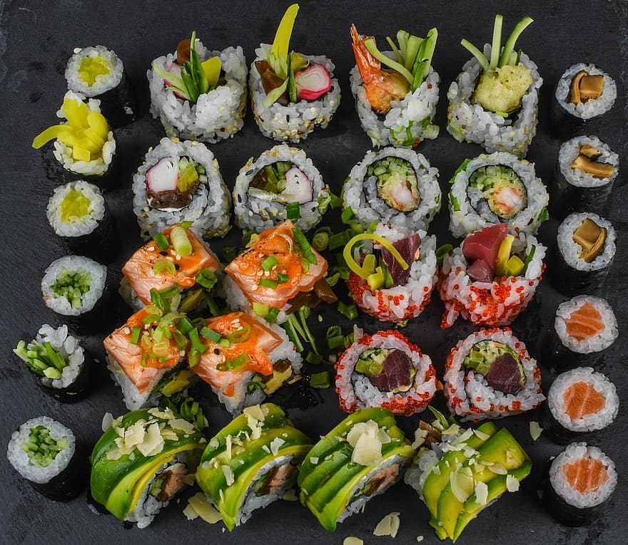 sushi, rotllos de sushi, rotllos de california, california maki, menjar japonès, cuina japonesa