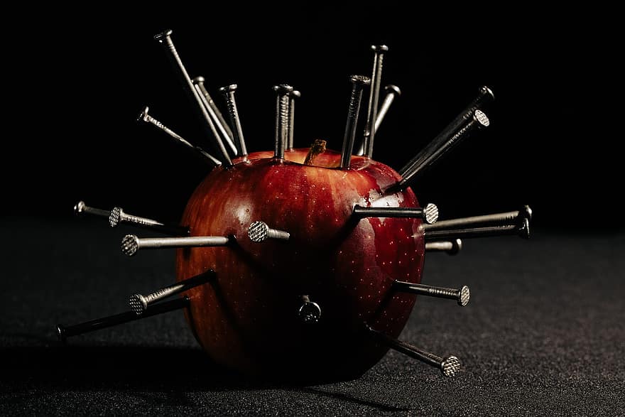 manzana, uñas, zapatillas con clavos, Fruta, creativo, agudo, metal, idea, concepto, comida