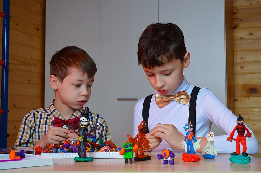 gutter, leker, spiller, barn, ung, barndom, action figurer, Modellering av leksjoner, Plasticine Figurines, Plasticine Crafts, plasticine