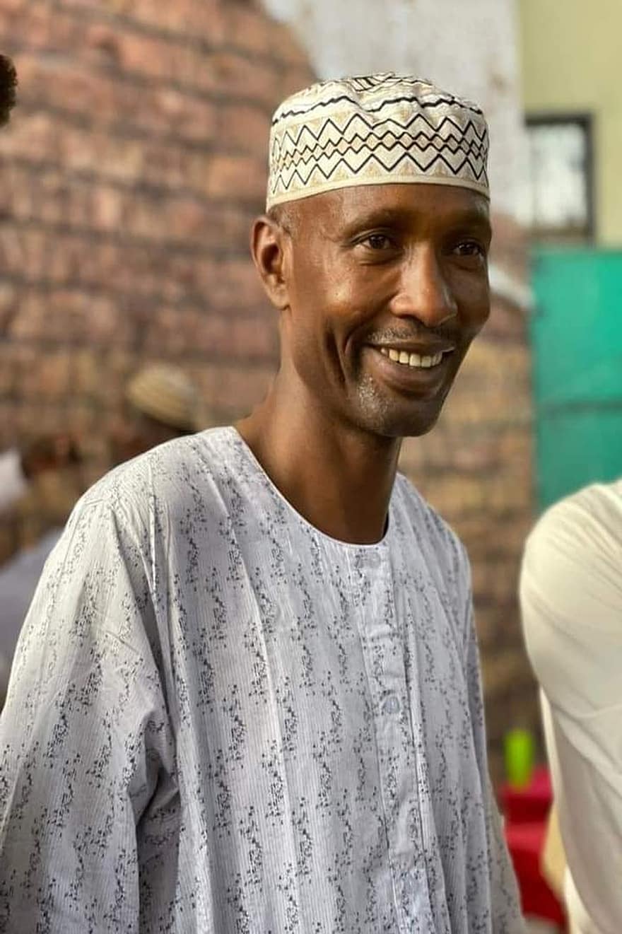 pria, tersenyum, potret, senang, sudanese, kufi, tradisional, budaya
