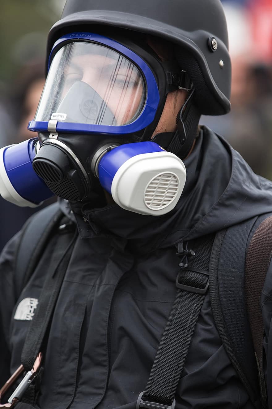 Mask, Gas, Event, Reporter, Helmets, Danger, Concepts, Gas Bombs, Overview, Attack, Young