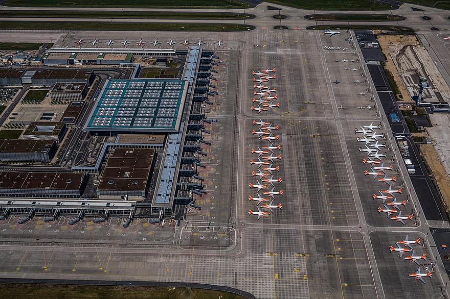 αεροσκάφος, Αεροδρόμιο Βρανδεμβούργου του Βερολίνου, Διάδρομοι προσγείωσης, Ο τερματικός σταθμός του αεροδρομίου, πριν από, αρχιτεκτονική, αεροπορία, αεροπορική φωτογραφία, ber, Βερολίνο, Γερμανία